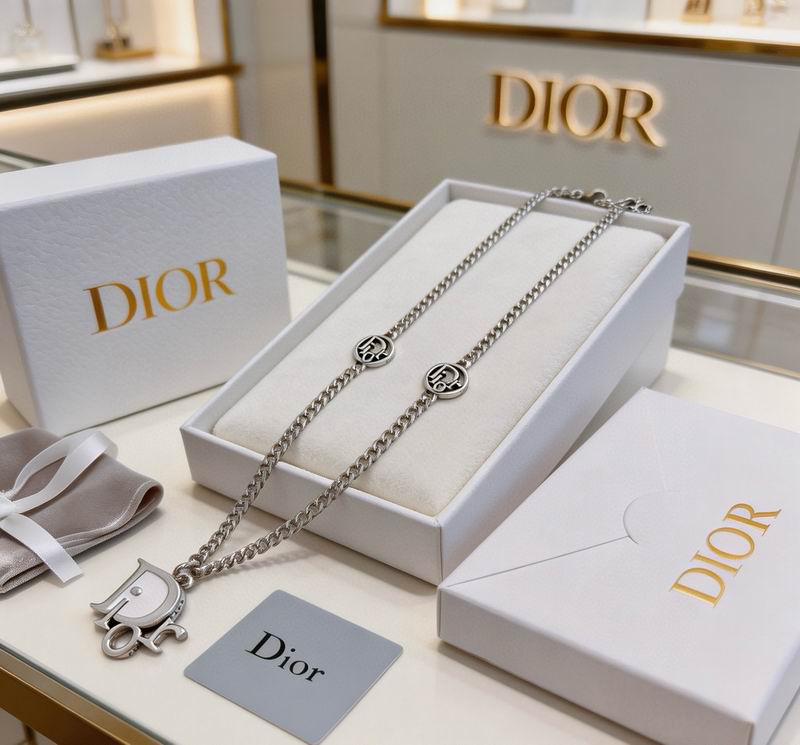 Dior Necklace 04yxs134